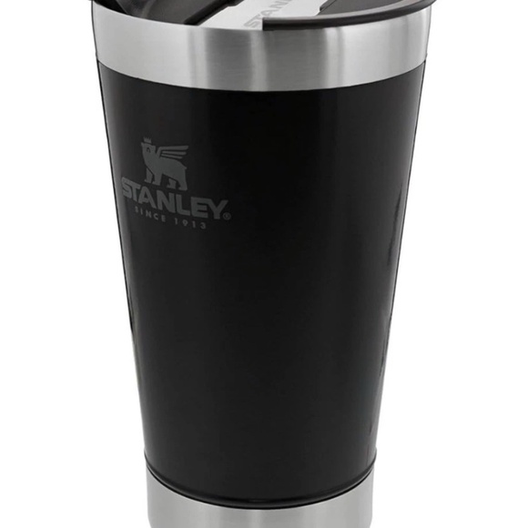 Yeti Pint with Lid and built in bottle opener - Picture 2 of 3
